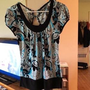 Scoop neck, keyhole back print  top